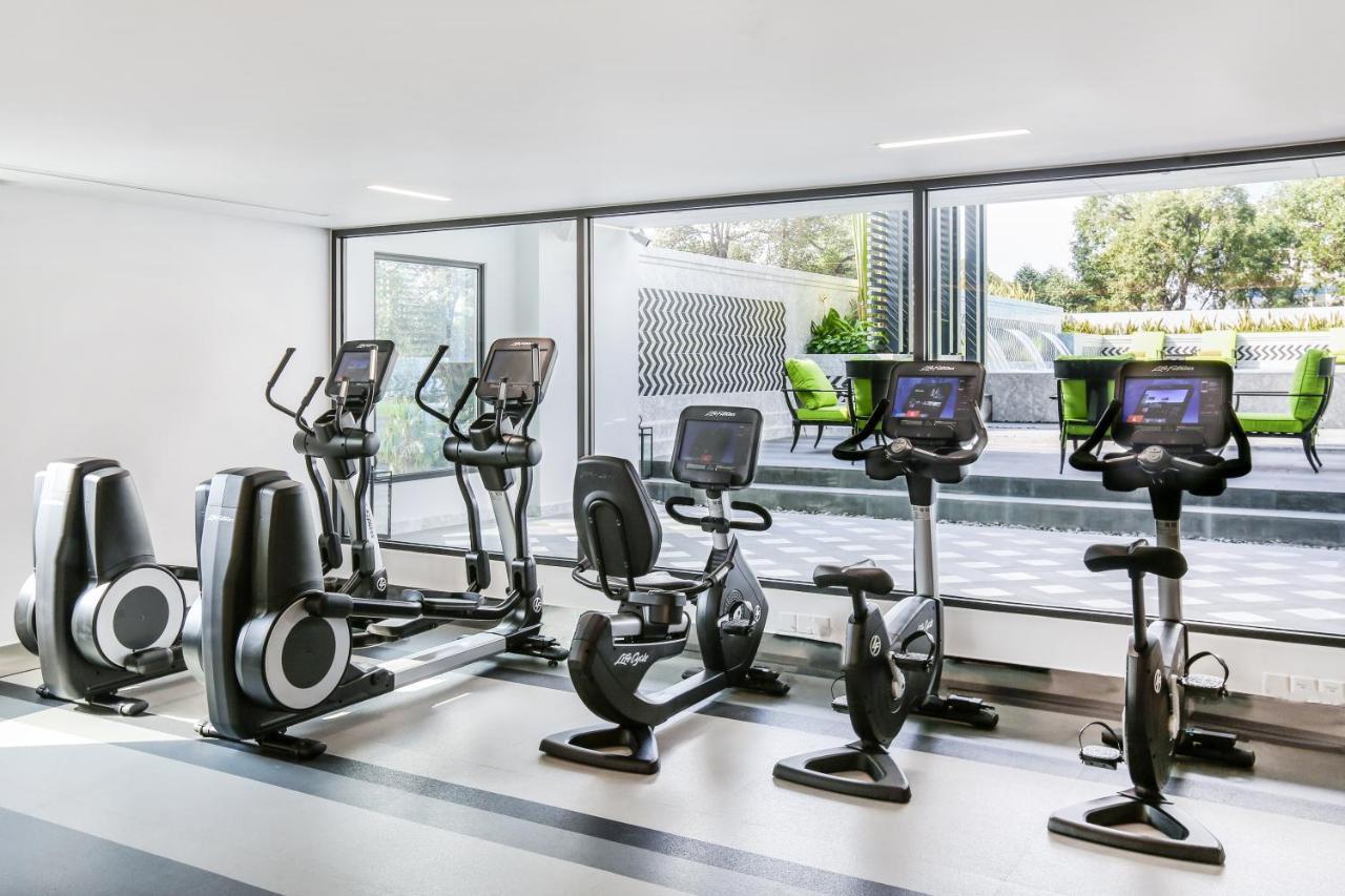 Mai House Saigon Hotel Хошимин Екстериор снимка The gym at the hotel