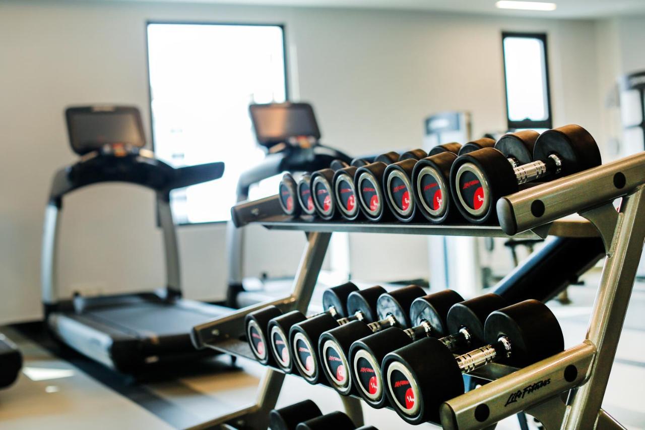 Mai House Saigon Hotel Хошимин Екстериор снимка A set of dumbbells
