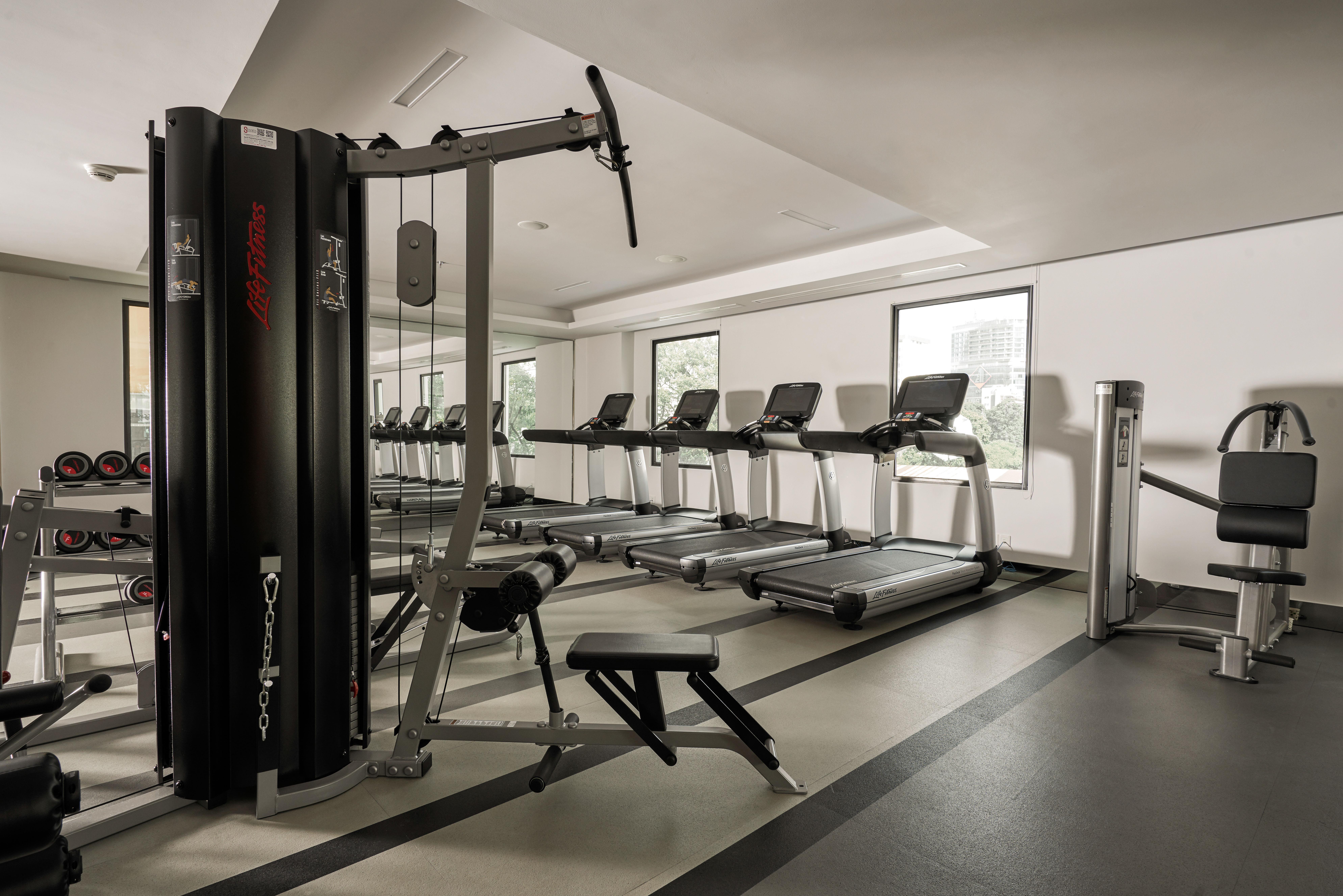 Mai House Saigon Hotel Хошимин Екстериор снимка The gym at the hotel