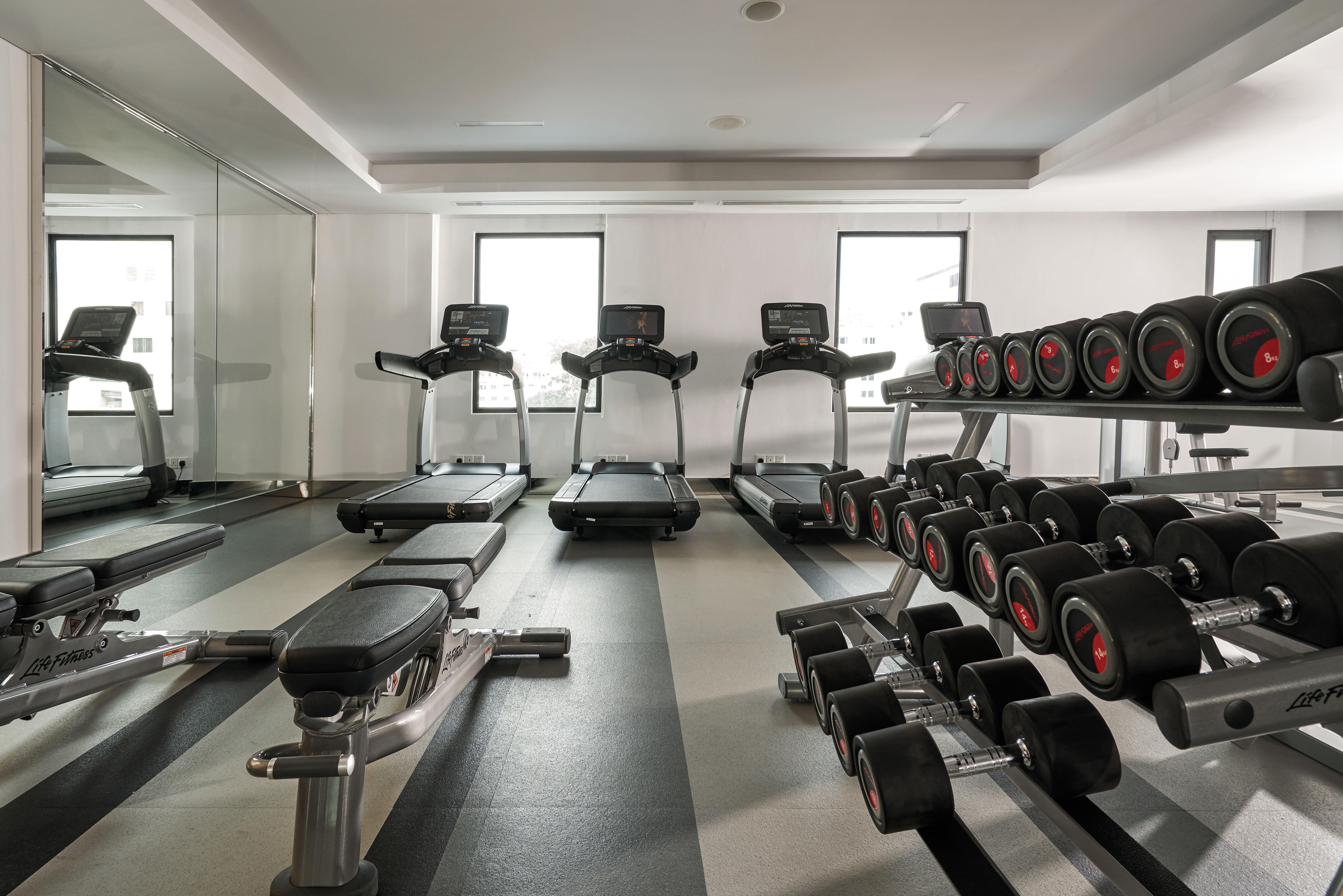 Mai House Saigon Hotel Хошимин Екстериор снимка The gym at the hotel