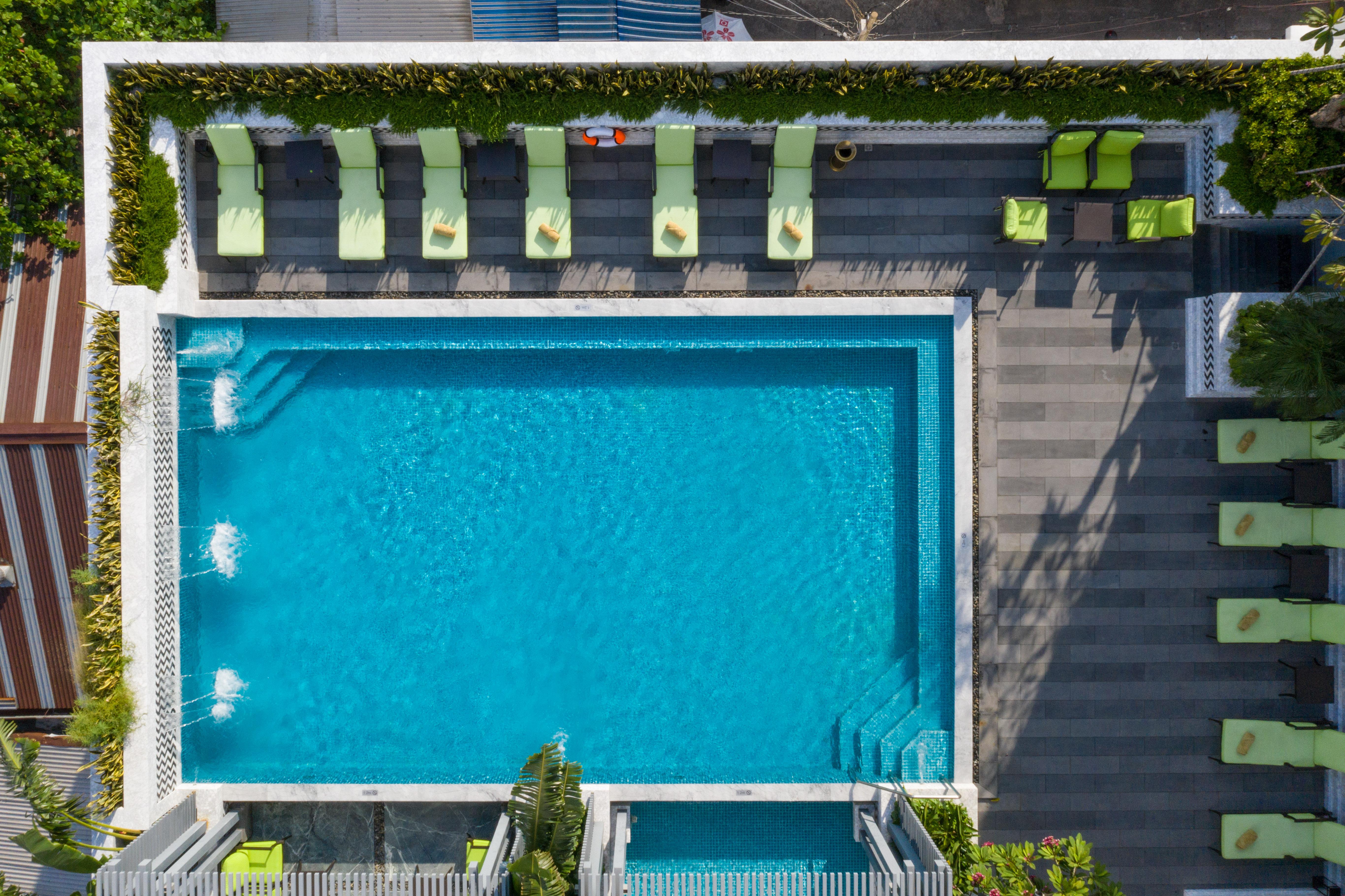 Mai House Saigon Hotel Хошимин Екстериор снимка Aerial view of the rooftop pool at the hotel