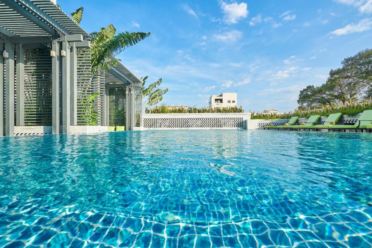 Mai House Saigon Hotel Хошимин Екстериор снимка The swimming pool at the hotel