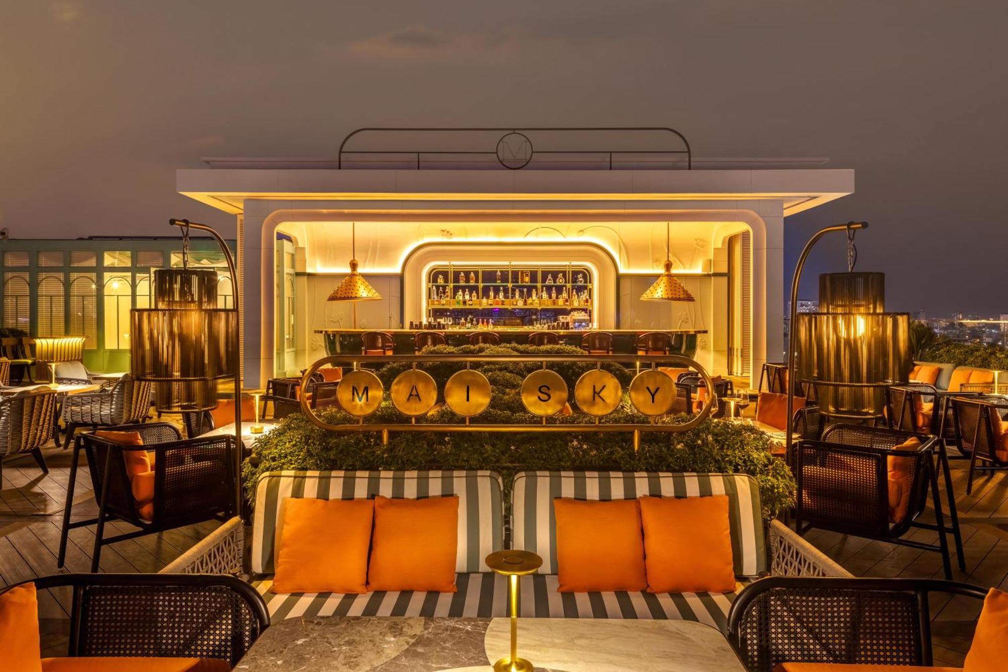 Mai House Saigon Hotel Хошимин Екстериор снимка The bar at the top of the hotel