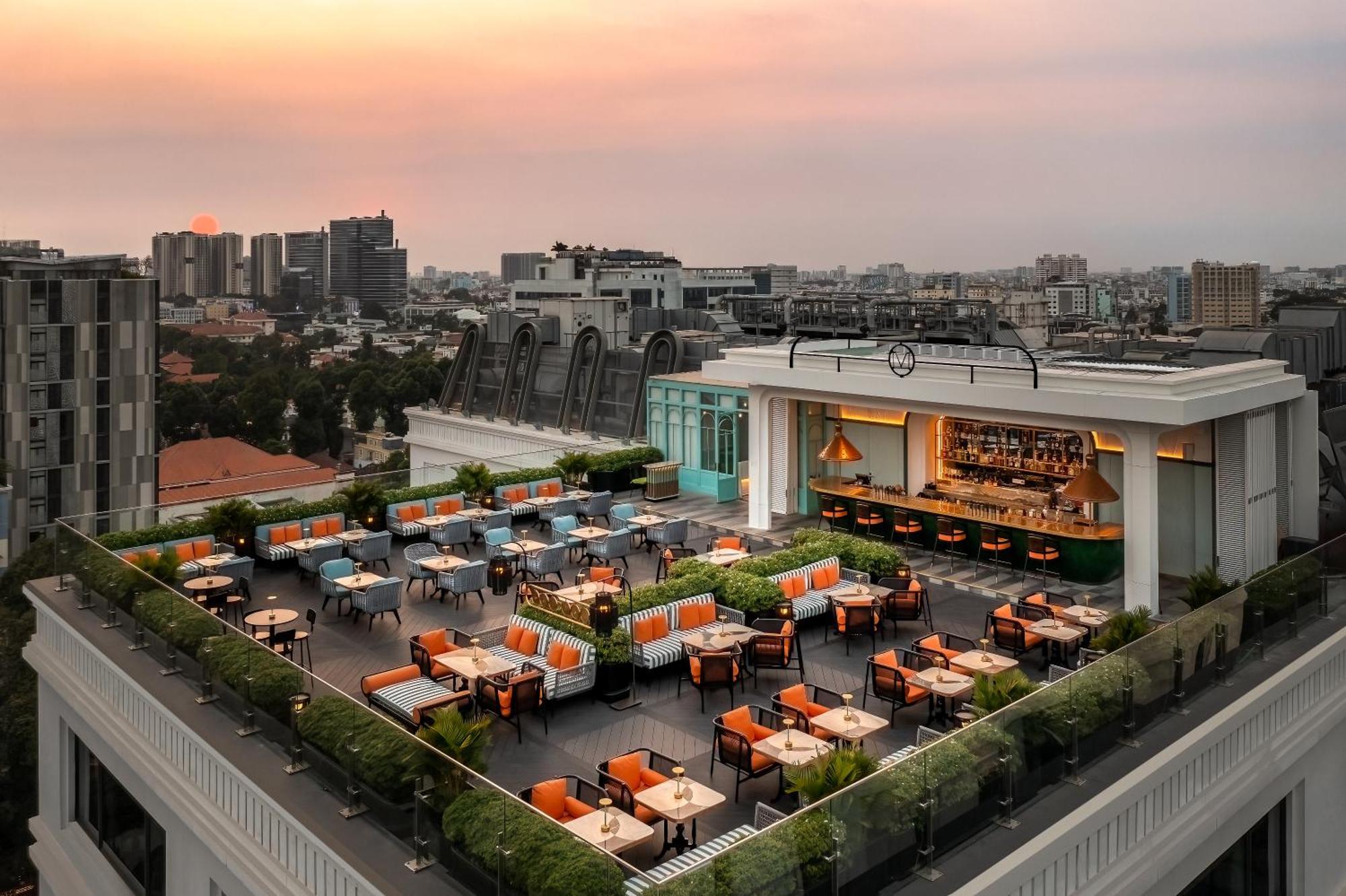 Mai House Saigon Hotel Хошимин Екстериор снимка The rooftop bar at the hotel