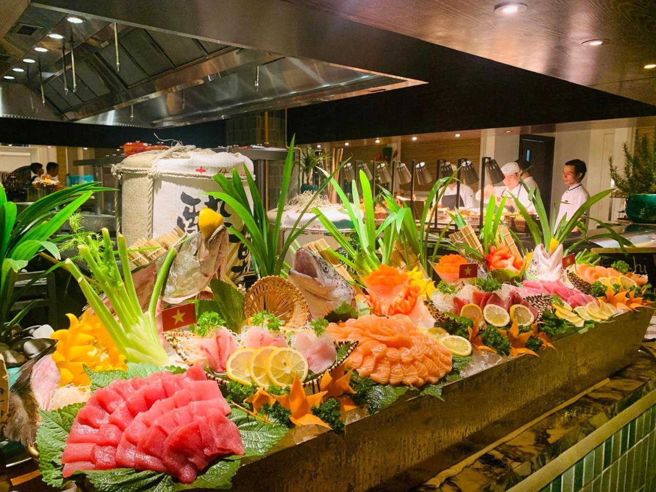 Mai House Saigon Hotel Хошимин Екстериор снимка Seafood buffet at a hotel
