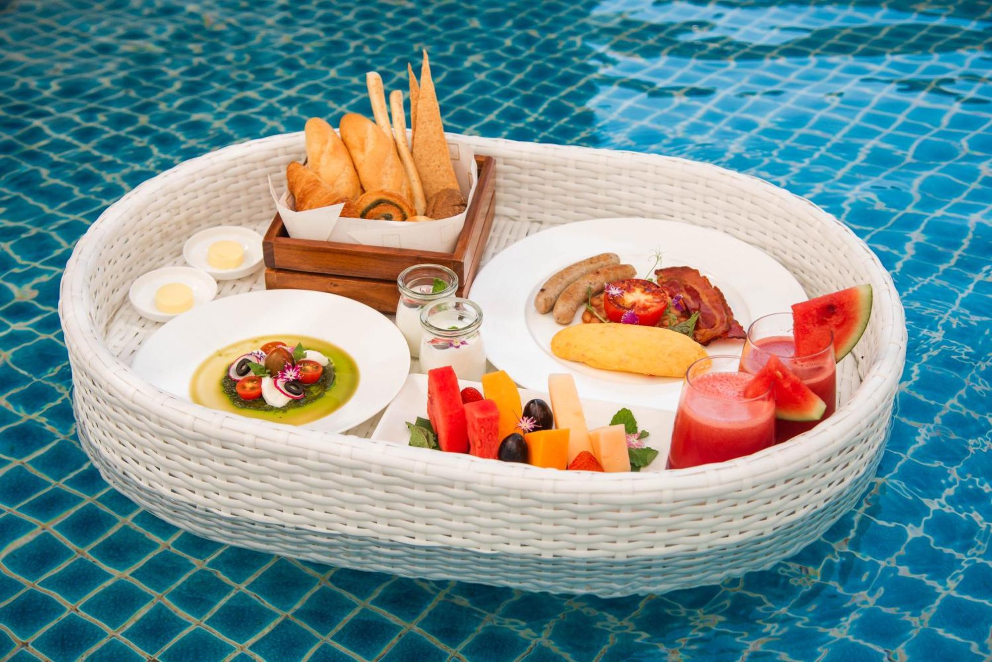 Mai House Saigon Hotel Хошимин Екстериор снимка A floating breakfast at a resort in Bali, Indonesia